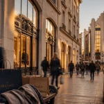 Centre ville Reims magasins : vitrines et sacs près de la Place Royale